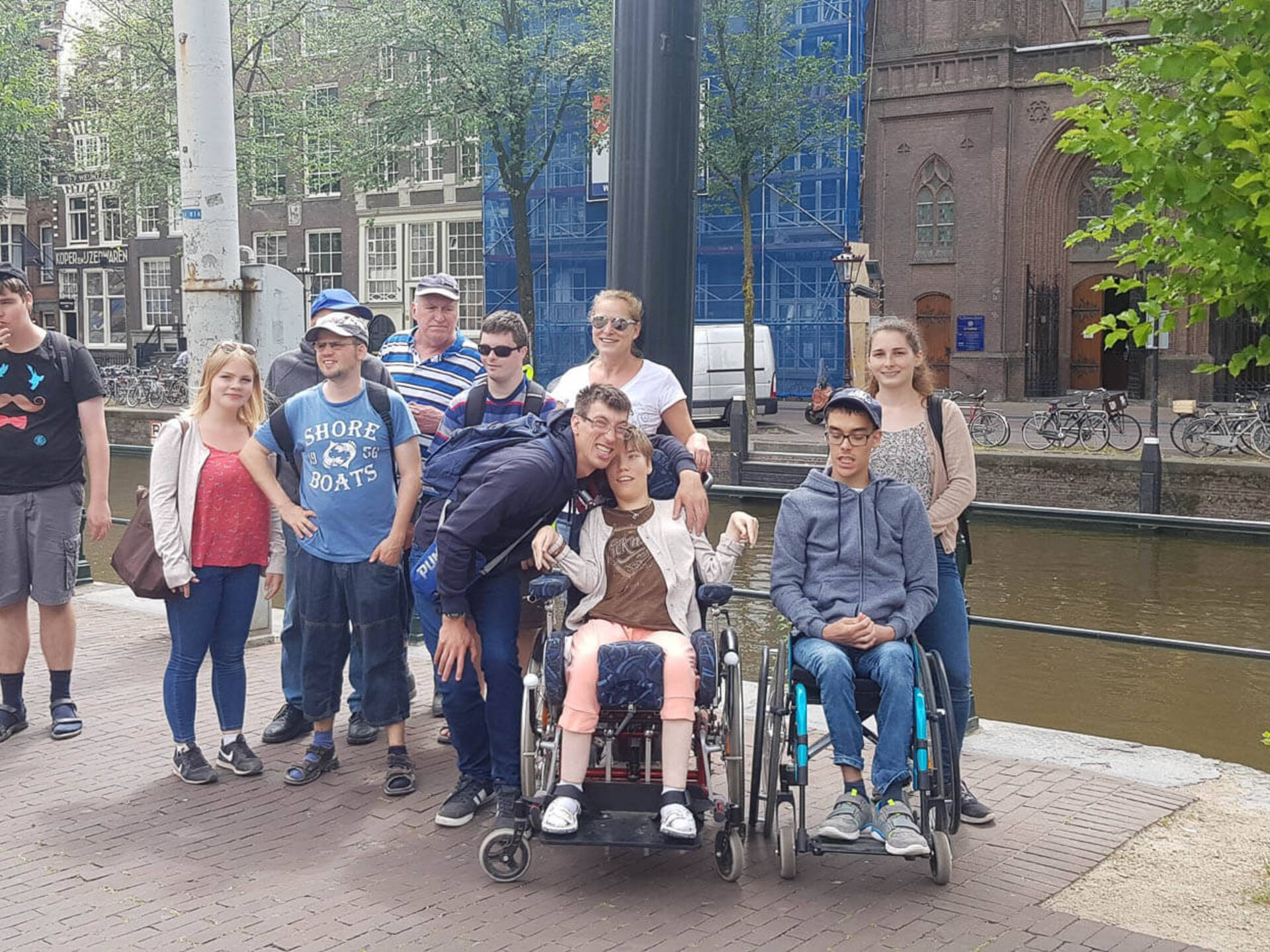 eine Reisegruppe in Amsterdam